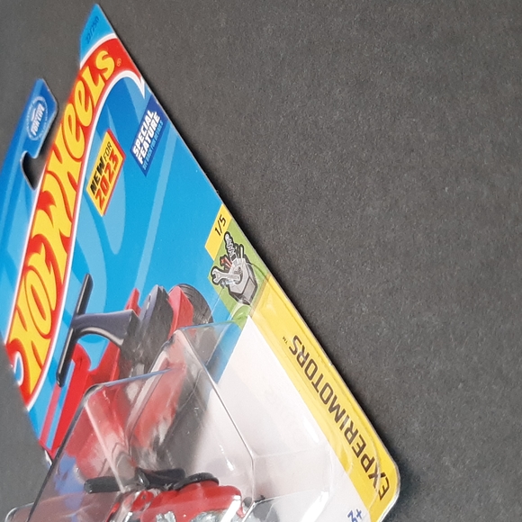Hot Wheels Draggin' Wagon Red 2023 Experimotors Collection - Picture 8 of 14